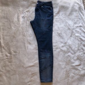 Jennifer Lopez women’s skinny jeans (Size 12)